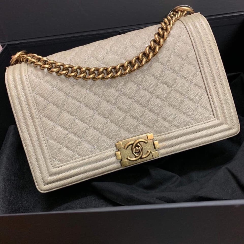Chanel - New Boy Medium, EUC